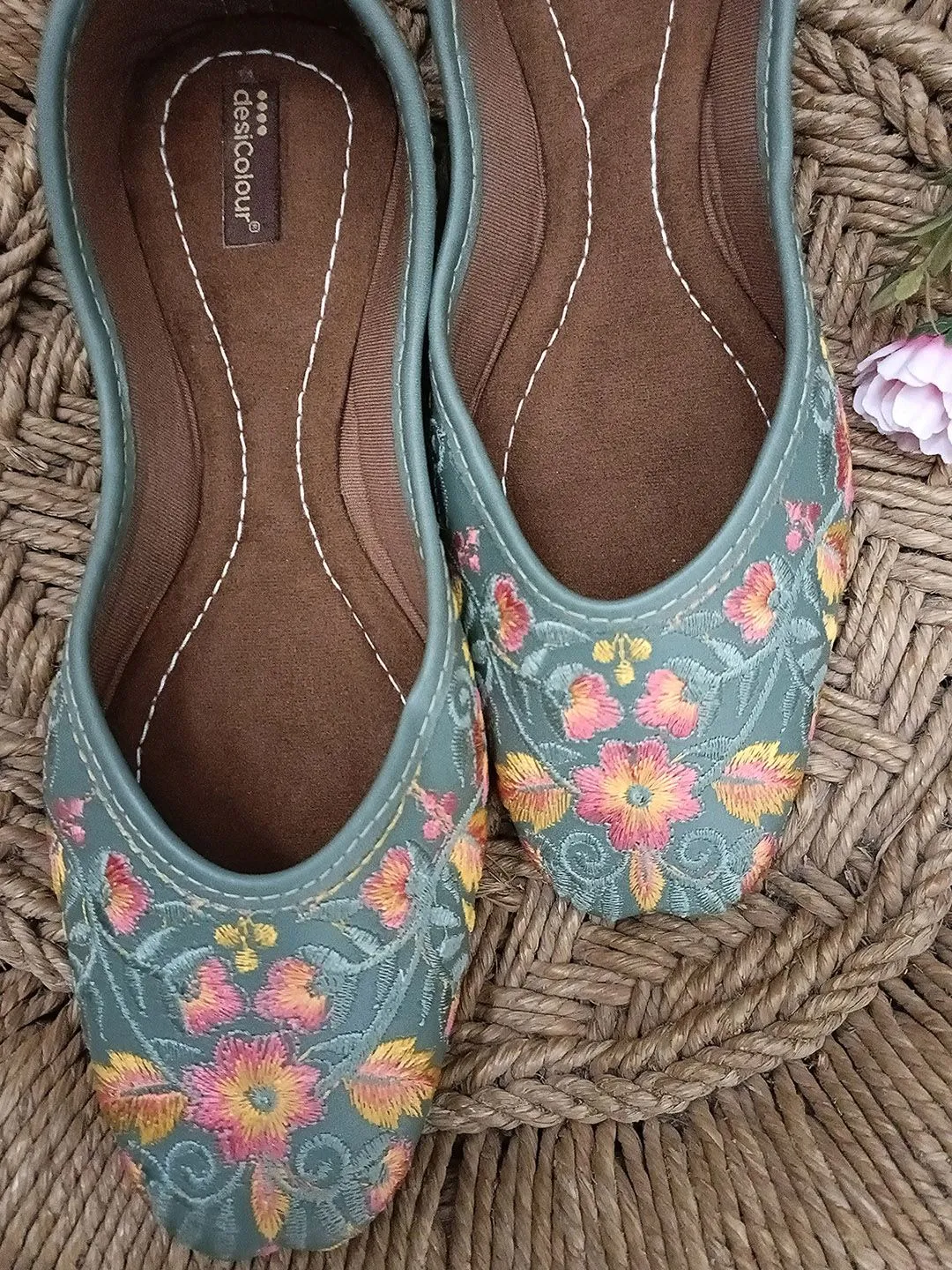 DESI COLOUR Women Green Printed Leather Ethnic Mojaris